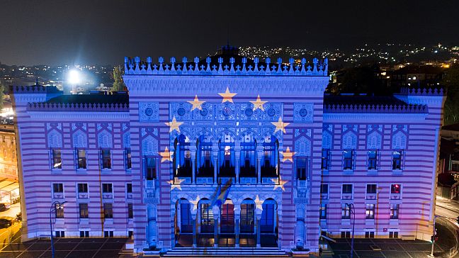 avrupa birligi bosna herseke adaylik statuesue verilmesi konusunda