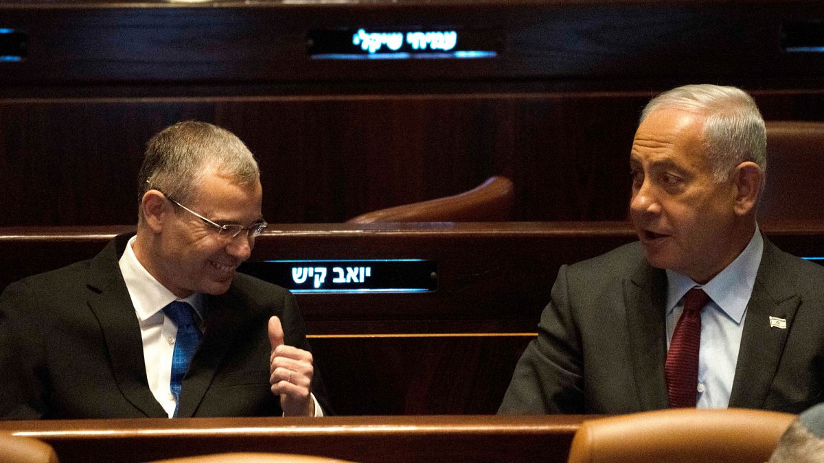 İsrail’de Meclis Başkanlığına, hükümeti kurmakla görevlendirilen Binyamin Netanyuhu’nun lideri olduğu Likud Partisi'nden Milletvekili Yariv Levin (sağ) seçildi.