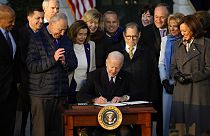 Le président américain Joe Biden signe la loi protégeant le mariage homosexuel, 13 décembre 2022,