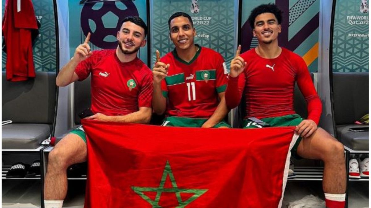 لاعبو المنتخب المغربي الثلاثة زكريا أبو خلال وعبد الحميد الصابري والياس شاعر