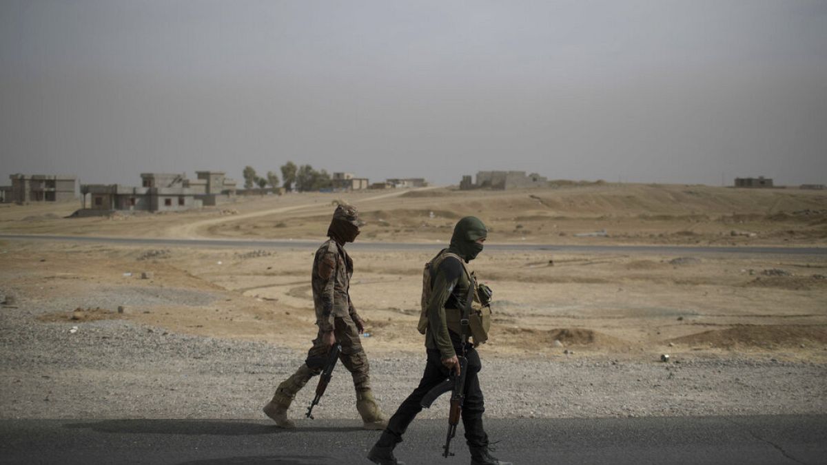 صورة من الارشيف-جنود من الجيش العراقي 