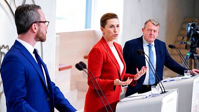 مته فردریکسن، نخست‌وزیر دانمارک (وسط)