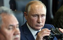 Vlagyimir Putyin és Szergej Sojgu védelmi miniszter egy hadgyakorlaton