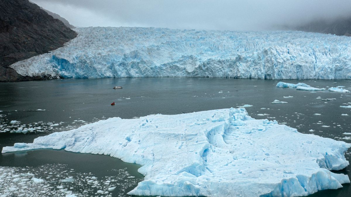 منظر لجزء من نهر سان رافائيل الجليدي في منطقة آيسن، جنوب تشيلي، 13 فبراير 2022.