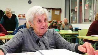 Mari Cruz Alonso en cours pour adultes à Madrid à 92 ans, Espagne, 14 décembre 2022