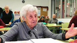 Mari Cruz (94) ist eine von 200.000 Erwachsenen, die in Spanien Bildungskurse besuchen