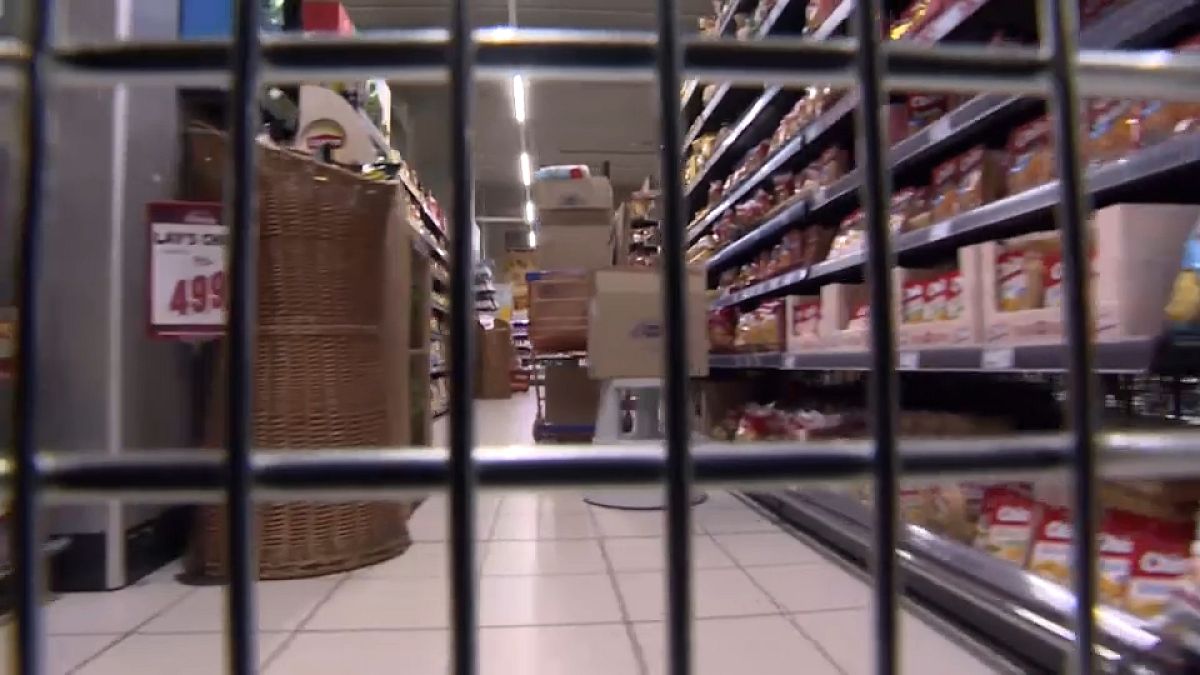 Theft of food in Hungary’s supermarkets rises | Euronews