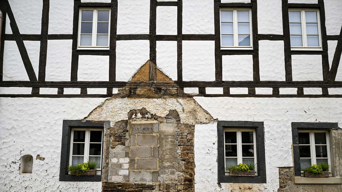 Almanya'da selden zarar gören bir ev