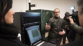 Horváth Gyula, az OMSZ elnökhelyettese (k) az Országos Meteorológiai Szolgálat 152 millió forintból felújított napkori időjárási radarállomásának átadásán 2017. januárjában