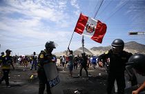 Сторонники свергнутого президента Перу Педро Кастильо протестуют на Панамериканском северном шоссе