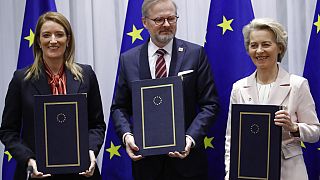 Presidente do Parlamento Europeu, Roberta Metsola, Primeiro-Ministro da Chéquia, Petr Fiala, e Presidente da Comissão Europeia, Ursula von der Leyen, Bruxelas