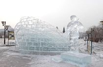 Ледяная скульптура солдата в Чите