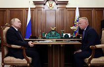 Vlagyimir Putyin orosz elnök és Dmitrij Mazepin vegyipari mágnás. Mazepin neve lekerült a szankciós listáról.
