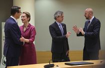 Alguns dos chefes de Estado e de Governo com o presidente do Conselho Europeu (à direita)