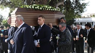 Το φέρετρο με τη σορό στην κηδεία του δημοσιογράφου Γιάννη Διακογιάννη, στο Α' Νεκροταφείο την Παρασκευή 16 Δεκεμβρίου 2022