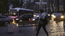 Egy trolibusz elakadt egy körúton áramszünet idején a moldovai Kisinyov városában