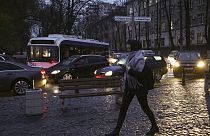 Egy trolibusz elakadt egy körúton áramszünet idején a moldovai Kisinyov városában