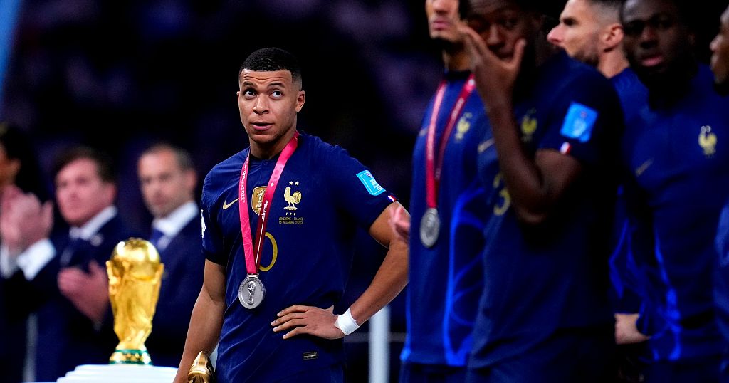 Mbappé aux côtés des enfants malades de l'ONG Premiers de Cordée