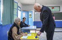 Президент Туниса на избирательном участке