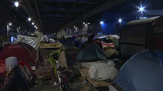 Paris'te evsiz göçmenler