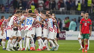 La selección croata celebra su victoria frente a Marruecos en la batalla por el tercer puesto en el mundial de Catar