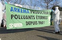 Activistes écologique du mouvement Extinction Rebellion sur le site d'Arkema, à Pierre-Bénite, samedi 17 décembre 2022.