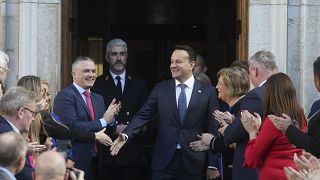 Le nouveau premier ministre irlandais, Leo Varadkar, quitte Leinster House à Dublin, samedi 17 décembre 2022