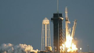 Запуск ракеты Falcon 9 с площадки Космического центра Кеннеди на мысе Канаверал