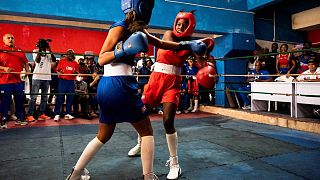 Quartoze cubaines sélectionnées pour former la première équipe de boxe féminine à Cuba, samedi 17 décembre 2022.