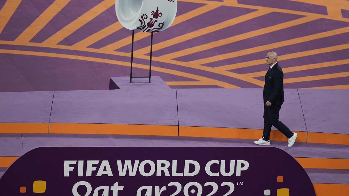 رئيس الفيفا جياني إنفانتينو يصل إلى نهاية مباراة تحديد المركز الثالث بين كرواتيا والمغرب في الدوحة. 2022/12/17