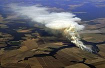 Vista aérea de um incêndio num campo de soja no estado do Mato Grosso, Brasil