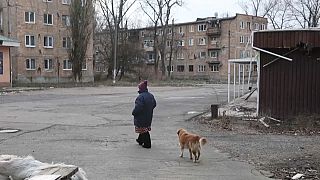 Vorwiegend ältere Menschen sind in Awdijiwka in der Ukraine zurückgeblieben