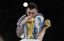 Lionel Messi mit der erhofften WM-Trophäe