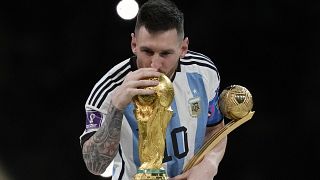 Lionel Messi mit der erhofften WM-Trophäe
