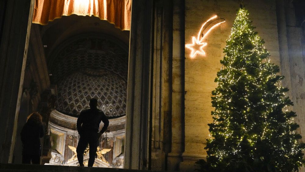 Crisi energetica in Italia: i comuni optano per un Natale senza fasti