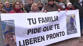 Protesta davanti all'ambasciata iraniana a Madrid il 18 dicembre 2022 per chiedere la liberazione del calciatore Santiago Sanchez, arrestato in Iran.