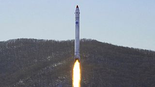 تُظهر هذه الصورة التي قدمتها حكومة كوريا الشمالية ما تقول إنه اختبار لصاروخ ضمن "تجربة مهمّة للمرحلة النهائية من تطوير قمر استطلاع اصطناعي"، 18 ديسمبر 2022.