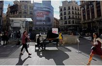 مواطنون بشوارع مدريد