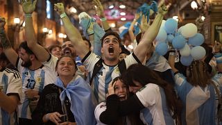 Argentín szurkolók ünnepelnek