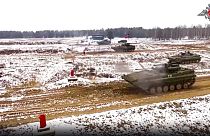Russische Panzer trainieren in Belarus