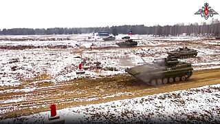 Russische Panzer trainieren in Belarus