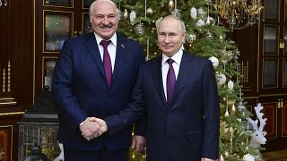 Alexander Lukashenko y Vladímir Putin posan tras sus conversaciones en Minsk, Bielorrusia, el lunes 19 de diciembre de 2022