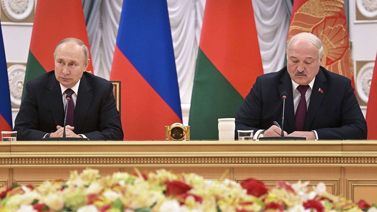 Vlagyimir Putyin orosz, és Aljakszandr Lukasenak belarusz elnök Minszkben