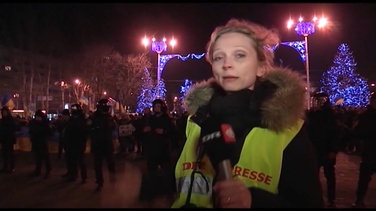 Датская журналистка Матильда Кимер во время работы в Украине