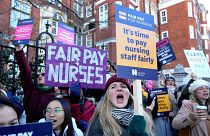İngiltere, Galler ve Kuzey İrlanda'da on binlerce hemşire ikinci kez bir günlük grev yapıyor