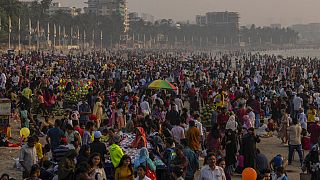 Hindistan'ın bu yıl Çin'i geride bırakarak dünyanın en kalabalık ülkesi haline geleceği öngörülüyor