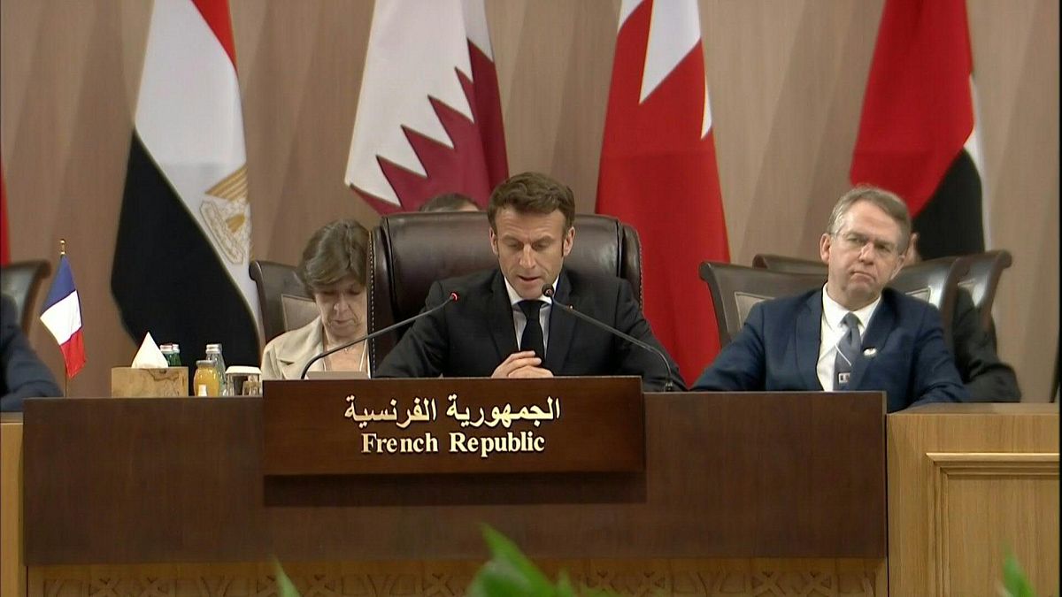  الرئيس الفرنسي إيمانويل ماكرون  خلال مؤتمر إقليمي لدعم العراق منعقد في الأردن.