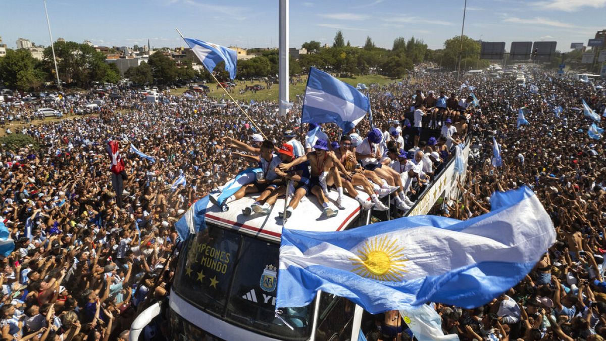 Euphorische Menschenmassen in Buenos Aires