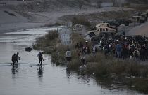 Flüchtlinge überqueren den Rio Grande, an der Grenze zu den USA in Ciudad Juarez, Mexiko