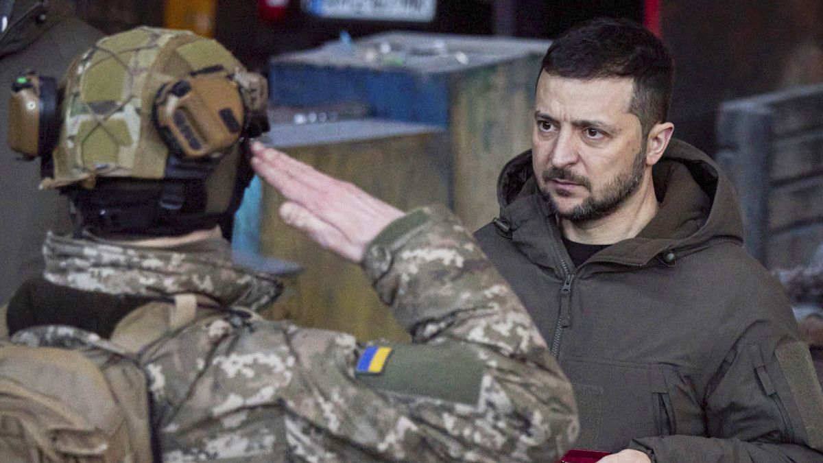 Ukrainian President Volodymyr Zelenskyy awards a serviceman at the site of the heaviest battles with the Russian invaders in Bakhmut, 20 December 2022
